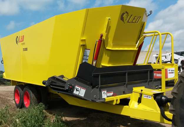 7028 HD Vertical TMR Feed Mixer - LEO Agriculture - Feed Mixer & Manure ...