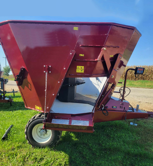 7008 TMR Feed Mixer - LEO Agriculture