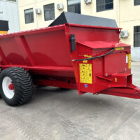 LEO 2016 Side Discharge Manure Spreader