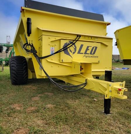 LEO 2012 Side Discharge Manure Spreader