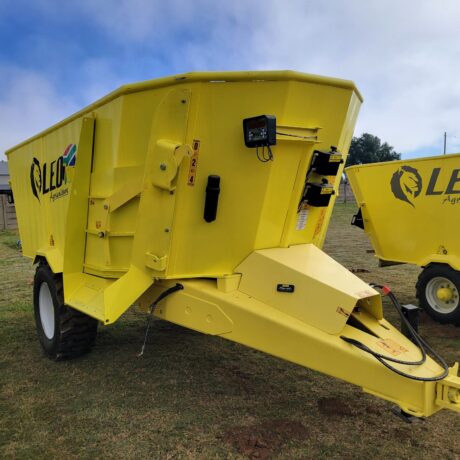 7015VT Vertical TMR Feed Mixer