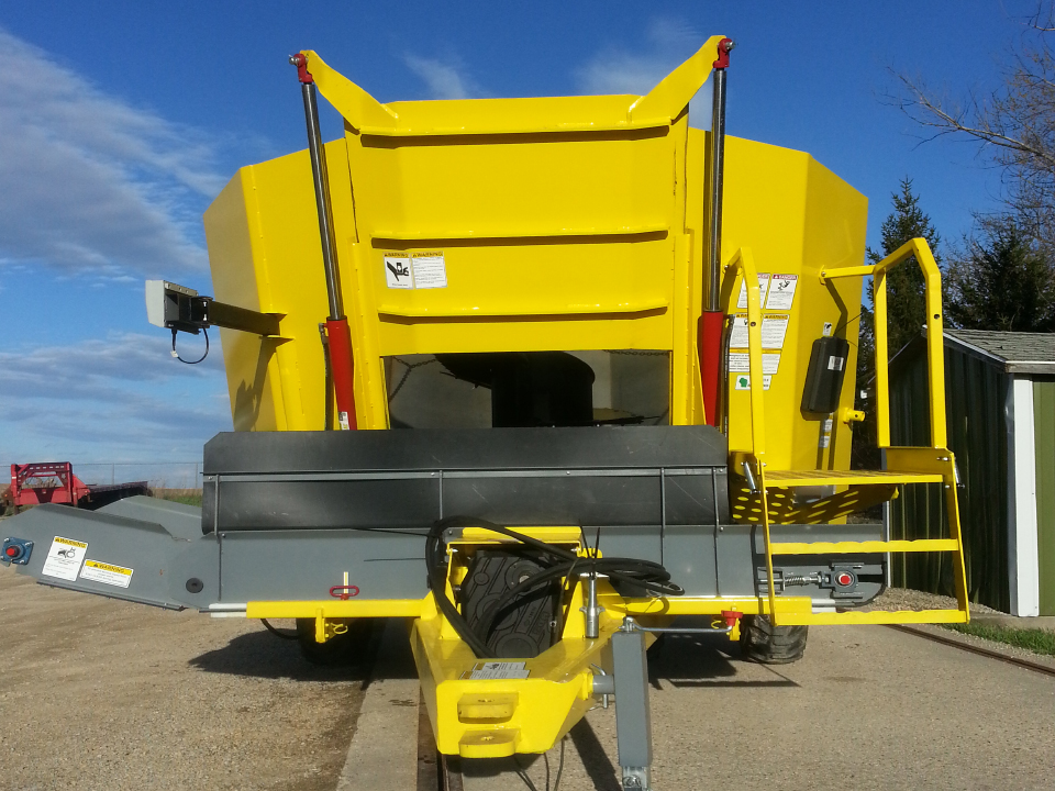 LEO custom kommersieel voermenger konfigurasie side view