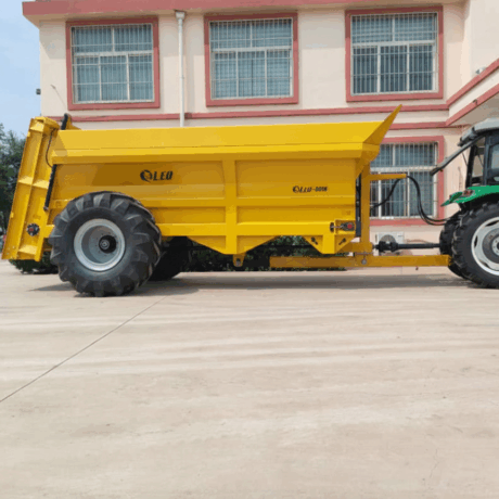 LEO 8009 Rear Discharge Manure Spreader