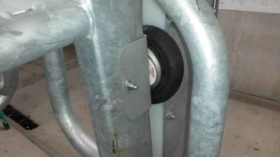 Parallel lift heavy duty stall automatic indexing detail — individual cow release mechanism